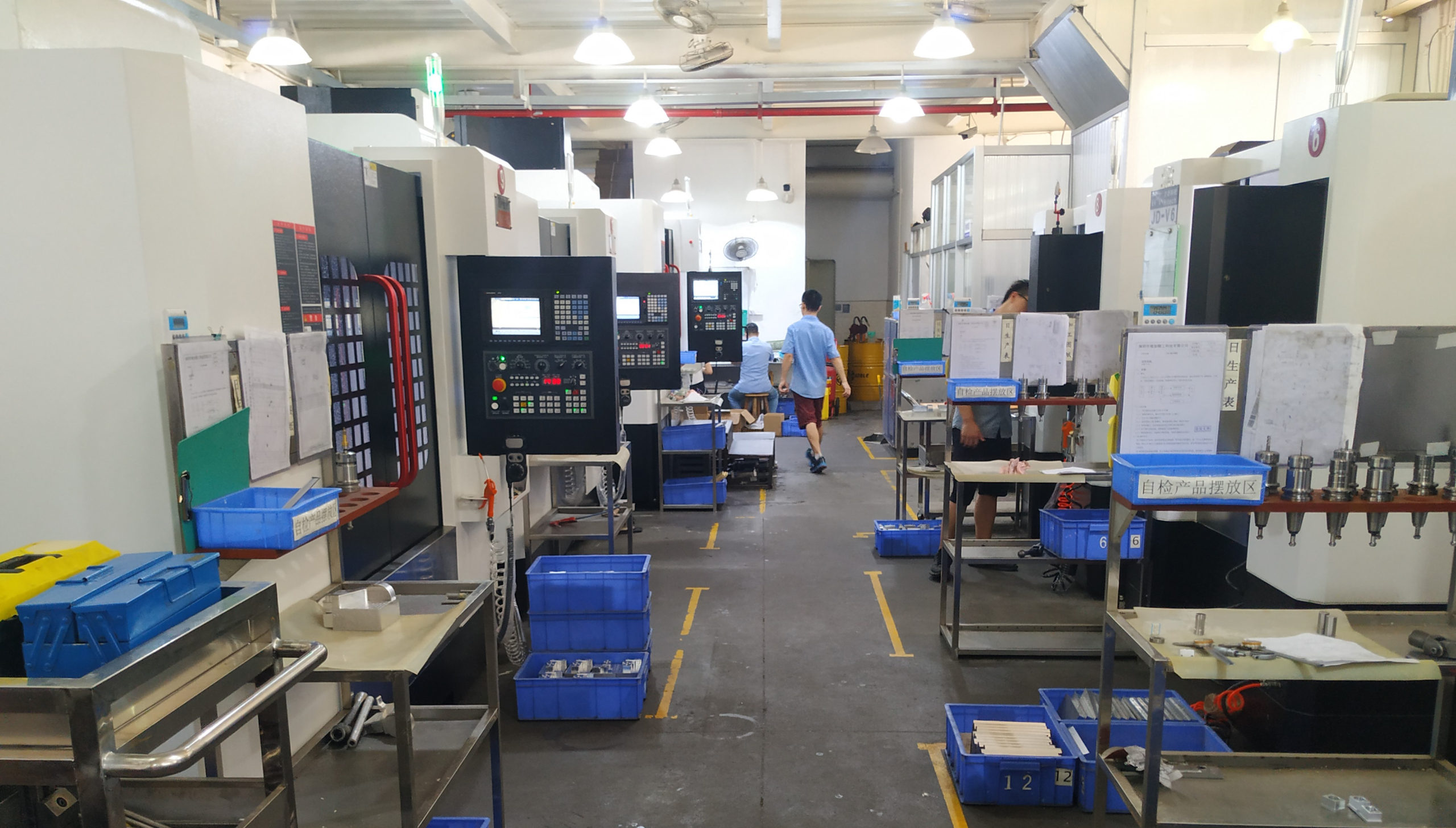 현대 CNC 기계 공장
